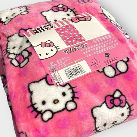 Hello Kitty 'Hearts All Over' 50x70" Silk Touch Plush Throw Blanket (b) HTF - Picture 4 of 7